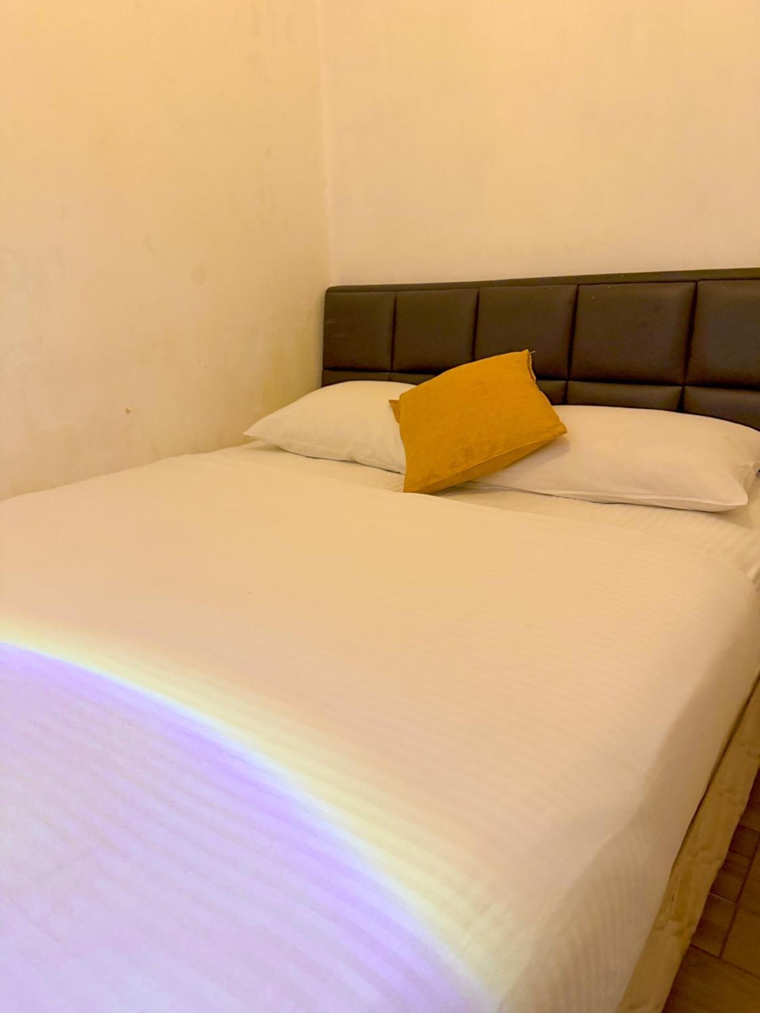 Tonight Hotel George Town Exteriör bild