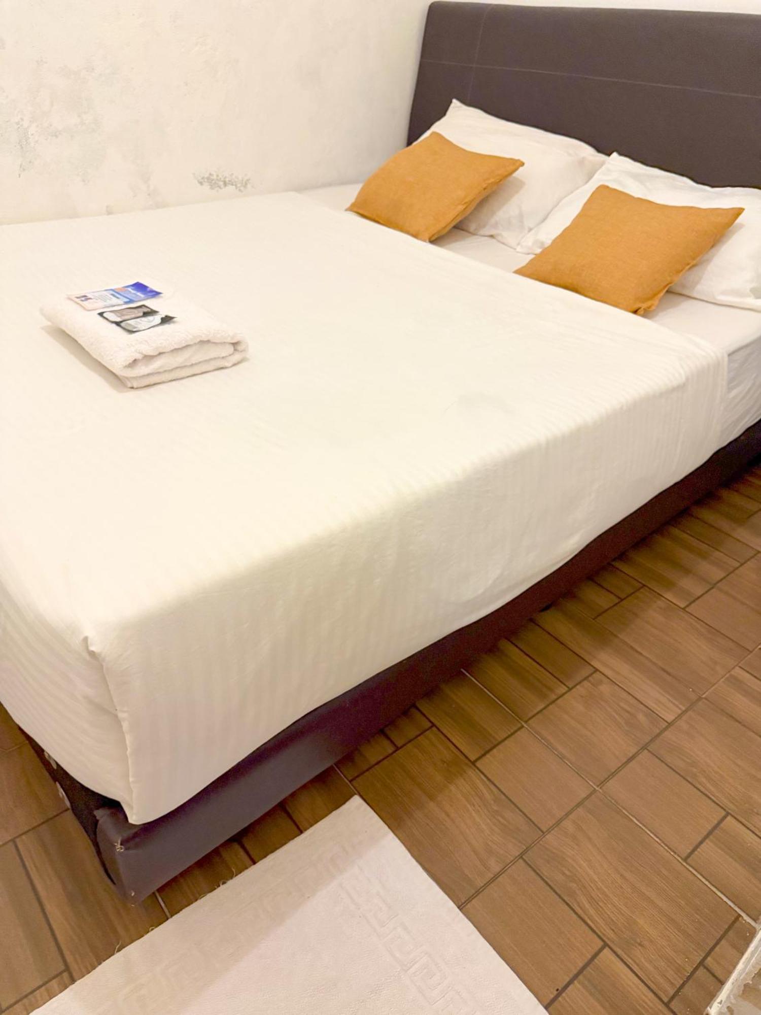 Tonight Hotel George Town Exteriör bild